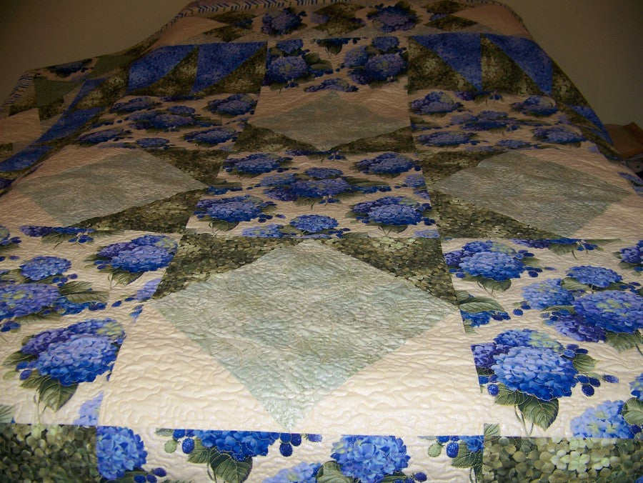 Hydrangea & Berry Quilt
